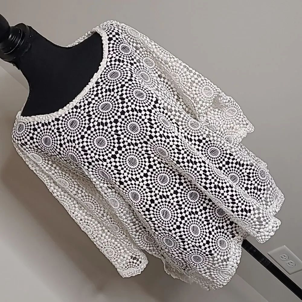 White popcorn lace layering top
